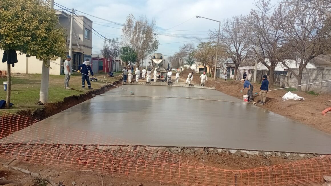 Ciudad en crecimiento: el barrio Güemes suma una nueva cuadra de pavimento