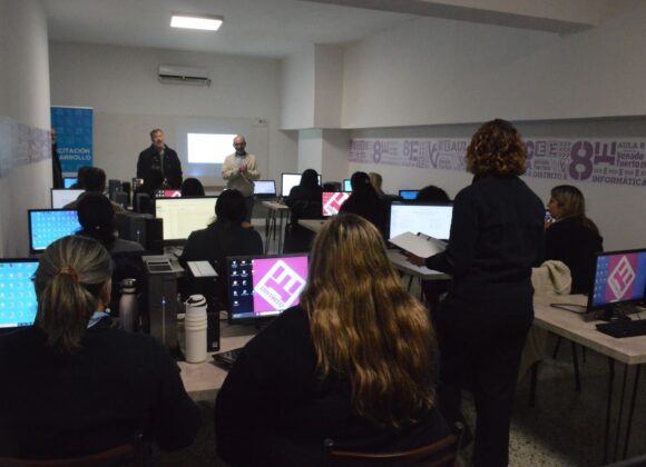 Agentes municipales se capacitan en la utilización de plataformas virtuales para brindar un mejor servicio