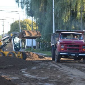 El Gobierno Municipal prepara el suelo para una nueva pavimentación en calle Neuquén