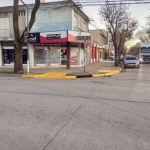 La división demarcación vial avanza con colocación y reacondicionamiento de nomencladores