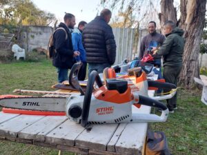 Capacitaron en mantenimiento de máquinas y herramientas a cursantes de Jardinería