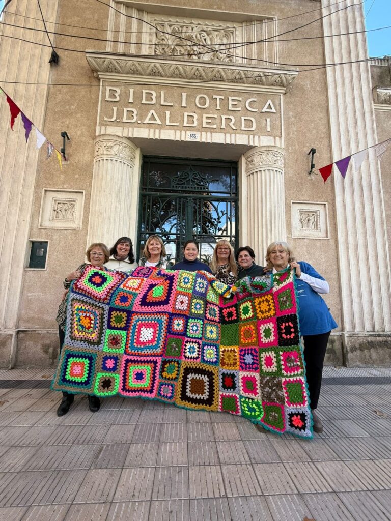 Lanas, agujas, música y risas fueron parte de la séptima edición del Tejetón Solidario