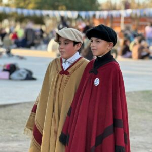 Más de cien emprendedores y notable asistencia en el “Paseo de la Ciudad” para celebrar el Día de la Bandera