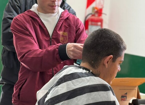 Peluqueros solidarios brindaron sus servicios a vecinos del Malvinas Argentinas