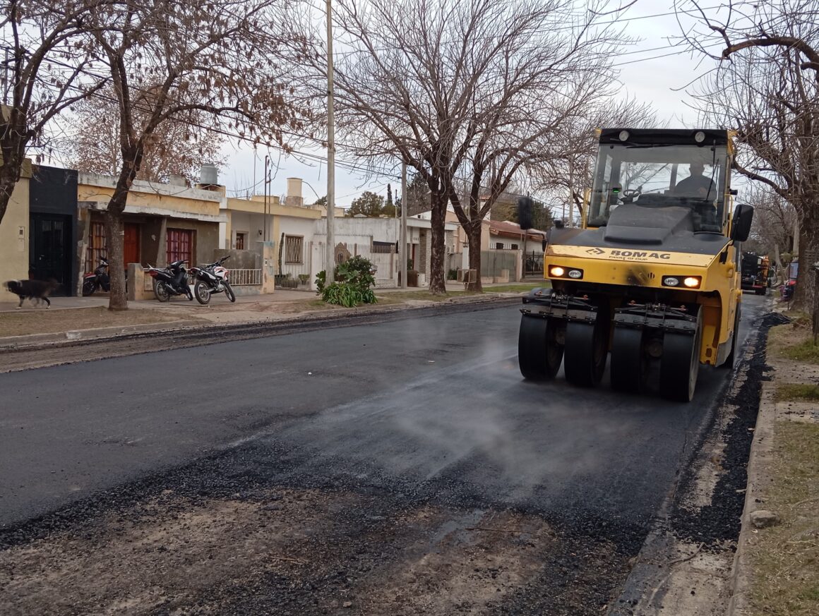 Planificación y ejecución: el municipio avanza con trabajos de reparación y construcción de nuevos pavimentos