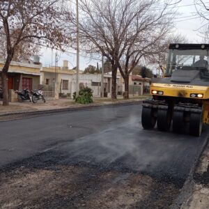 Planificación y ejecución: el municipio avanza con trabajos de reparación y construcción de nuevos pavimentos