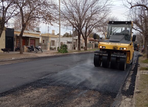 Planificación y ejecución: el municipio avanza con trabajos de reparación y construcción de nuevos pavimentos