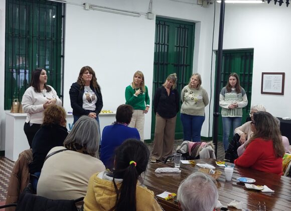 Merienda y actividad de sensibilización para concientizar sobre el abuso y maltrato en la vejez