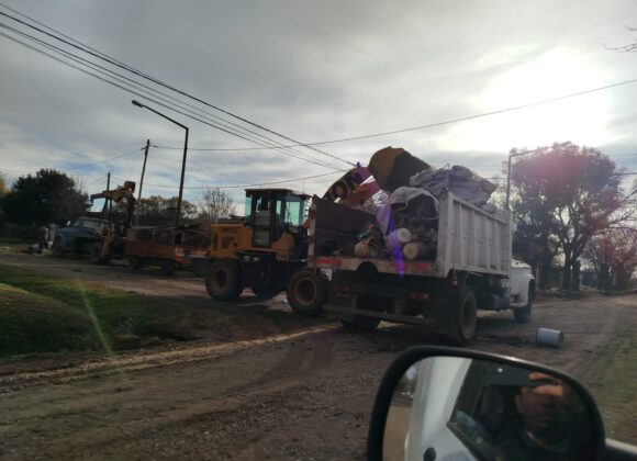 Jornada de mantenimiento de calles y limpieza integral en barrio Gutiérrez