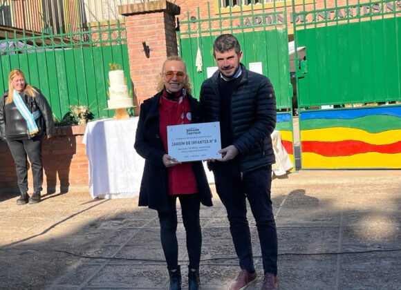 Emotivo acto por el 50º aniversario del Jardín 8 con la presencia del intendente Chiarella