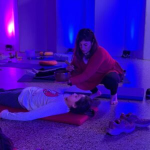 Importante participación en las clases y meditación para celebrar el Día Internacional del Yoga