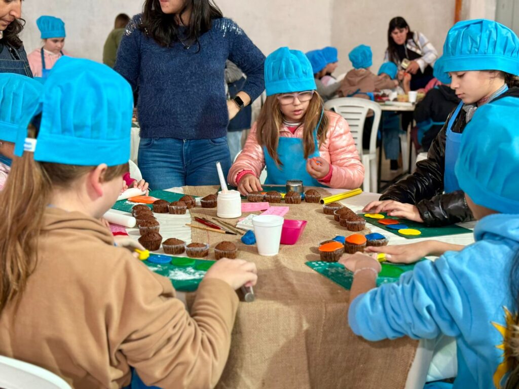 “Cocineritos” elaboraron cupcakes decorados y se preparan para las oreos bañadas