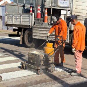 Plan de Movilidad: inician tareas de demarcación de sendas peatonales con pintura termoplástica