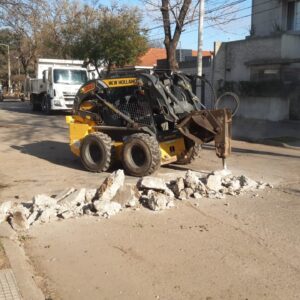 Obras públicas: intervención con bacheo en calles y avenidas