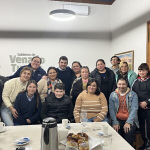 Historias de vida: el Intendente se reunió con adultos de los Eempa que cursan las clases municipales de Apoyo Escolar