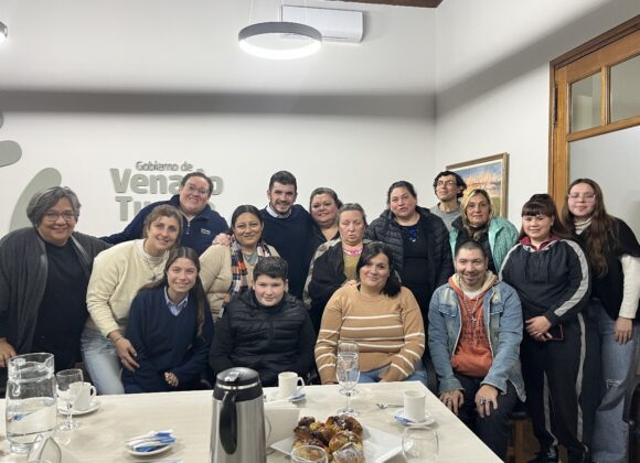 Historias de vida: el Intendente se reunió con adultos de los Eempa que cursan las clases municipales de Apoyo Escolar
