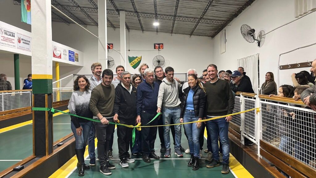 El Club Leña y Leña inauguró piso sintético para bochas con la presencia del Intendente
