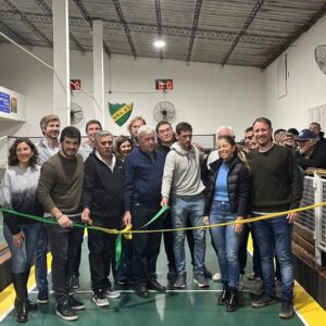 El Club Leña y Leña inauguró piso sintético para bochas con la presencia del Intendente