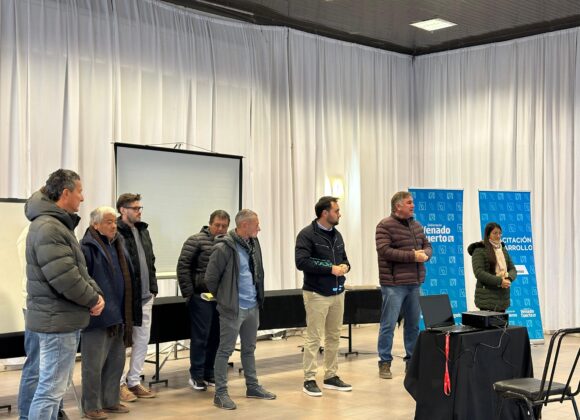 Programa impulsa: Comenzó la capacitación para operarios de motoniveladoras de comunas y municipios