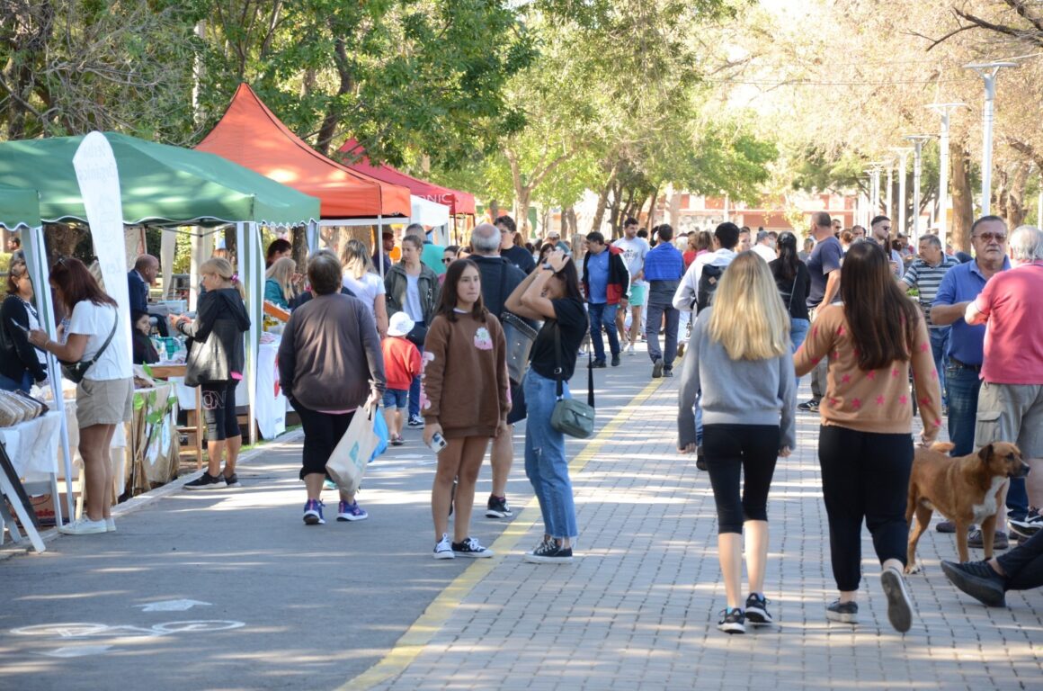 La feria dominguera vuelve al Parque Municipal General Belgrano