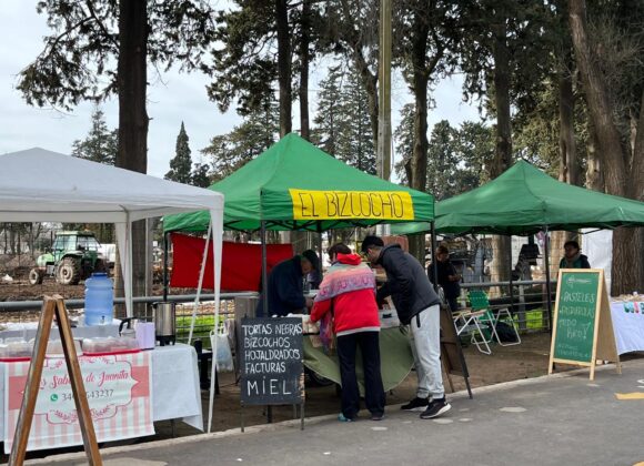 “Venite al Parque”: la feria dominguera volvió con todo al Parque Municipal General Belgrano