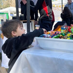 Con imponente marco de emprendedores, infancias y familias disfrutaron del Paseo de la Ciudad