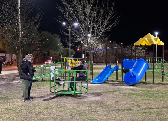“Quiero a mi Plaza”: sueño cumplido para vecinos del San Cayetano con la renovada Plaza Del Docente