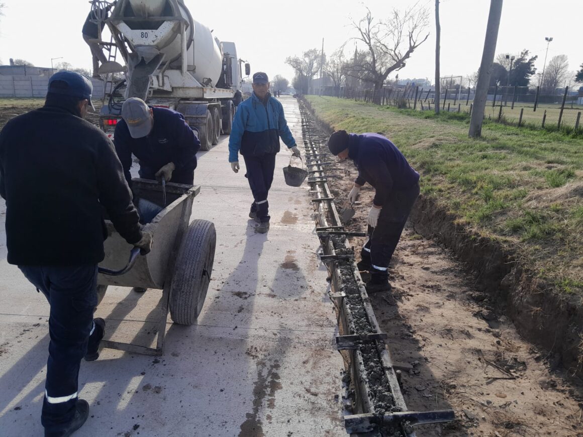 Obras prioritarias: el municipio realiza pavimento en calle Madre Teresa de Calcuta