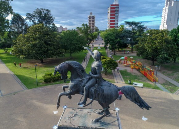 Acto Homenaje al General San Martín con la presencia del Gobernador Pullaro