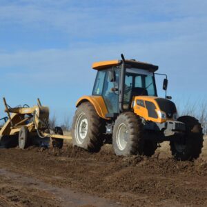 Avanzan los trabajos de ripiado y estabilizado de caminos rurales
