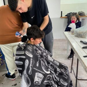 Buena convocatoria de “Tijeras Solidarias” en el Salón vecinal del Ciudad Nueva