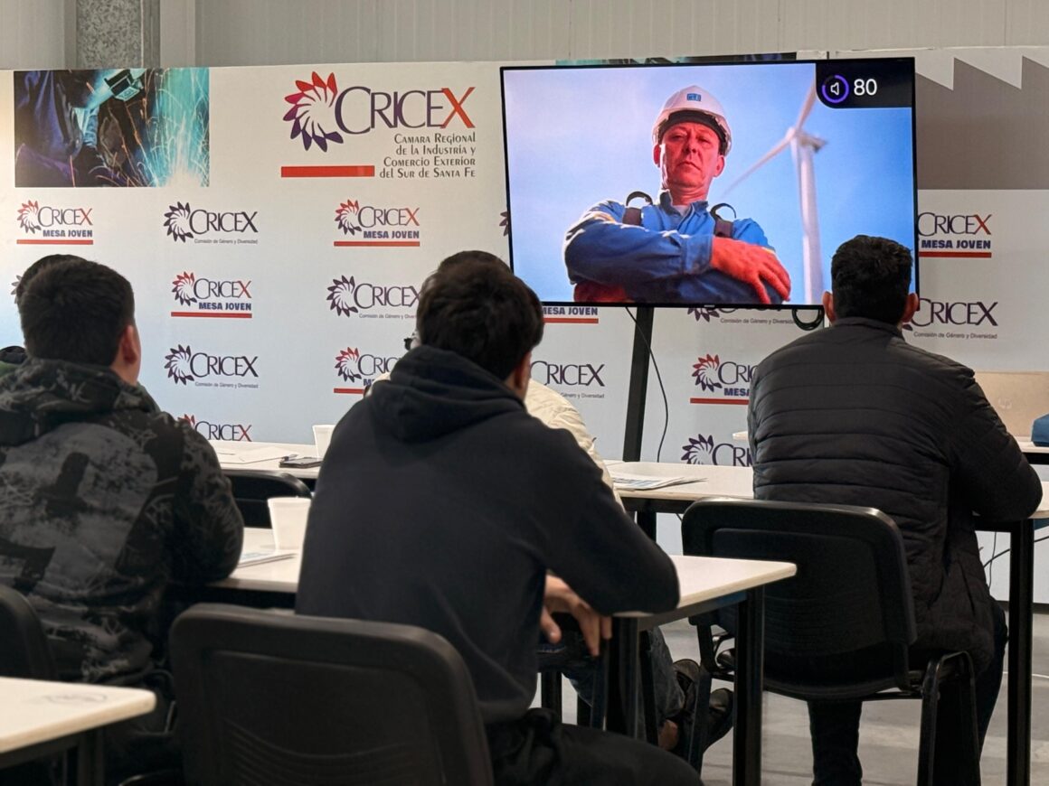 “Conecta Empleo” ya capacita en pintura industrial líquida en el Centro de Simuladores