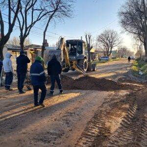 Reductores de velocidad: el Municipio instala lomos de burro en barrio El Cruce
