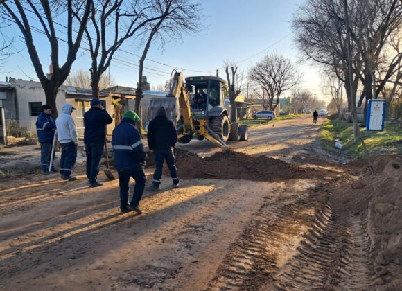 Reductores de velocidad: el Municipio instala lomos de burro en barrio El Cruce