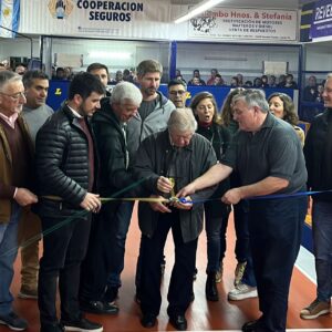 Chiarella se sumó a la inauguración de la cancha de bochas con piso sintético del Club El Mundialito