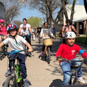 Actividad de integración: Más de 140 familias se sumaron a la “Bicicleteada + búsqueda del tesoro” Actividad de integración: Más de 140 familias se sumaron a la “Bicicleteada + búsqueda del tesoro”