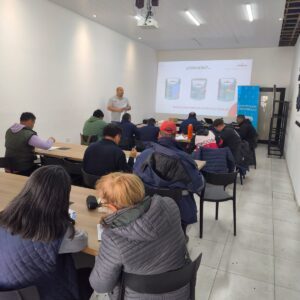 “Hogar y obra”: Capacitan a trabajadores municipales en materiales de impermeabilización y revestimiento
