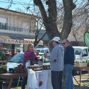 Centro II: “Huerteros en tu Barrio” despide septiembre en la plaza De la Democracia Centro II: “Huerteros en tu Barrio” despide septiembre en la plaza De la Democracia