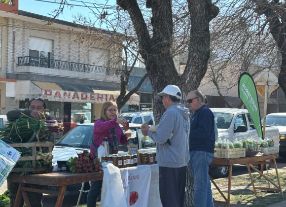Centro II: “Huerteros en tu Barrio” despide septiembre en la plaza De la Democracia