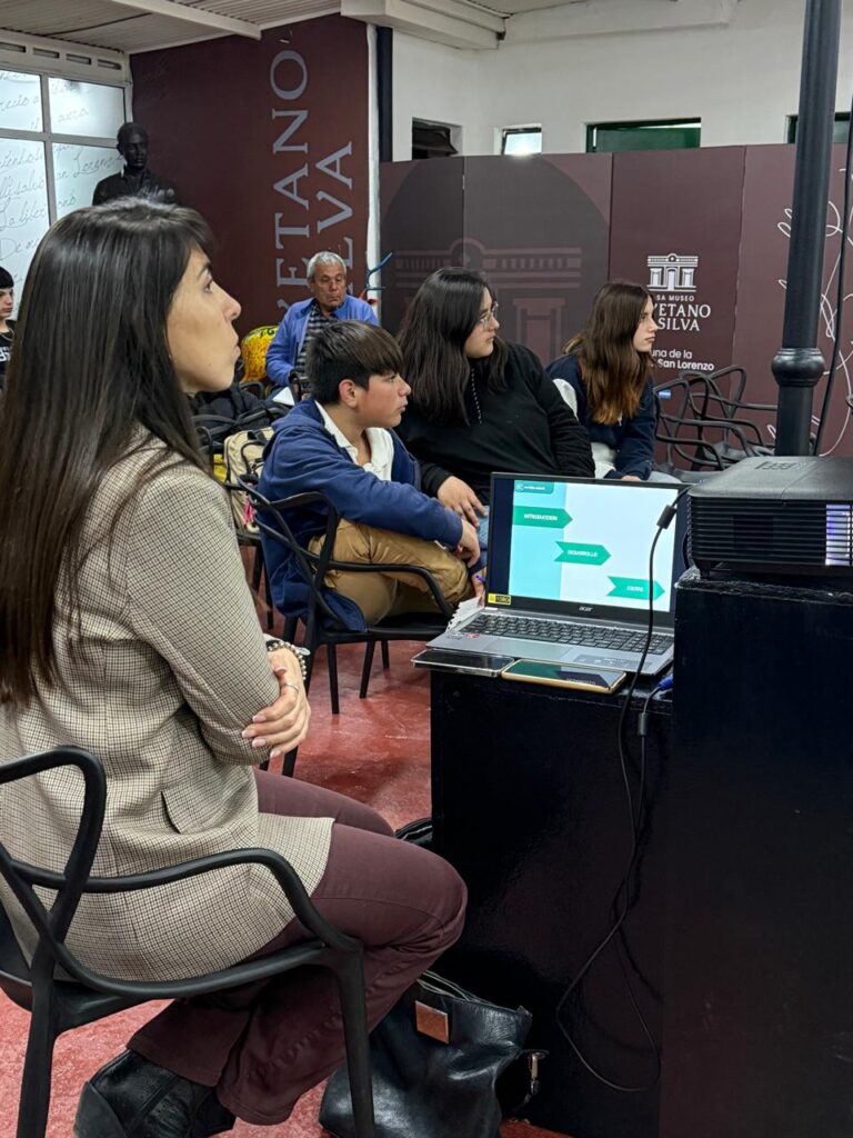 Orientación Vocacional: capacitan en Técnicas de Oratoria a la población de becados y alumnos de apoyo escolar