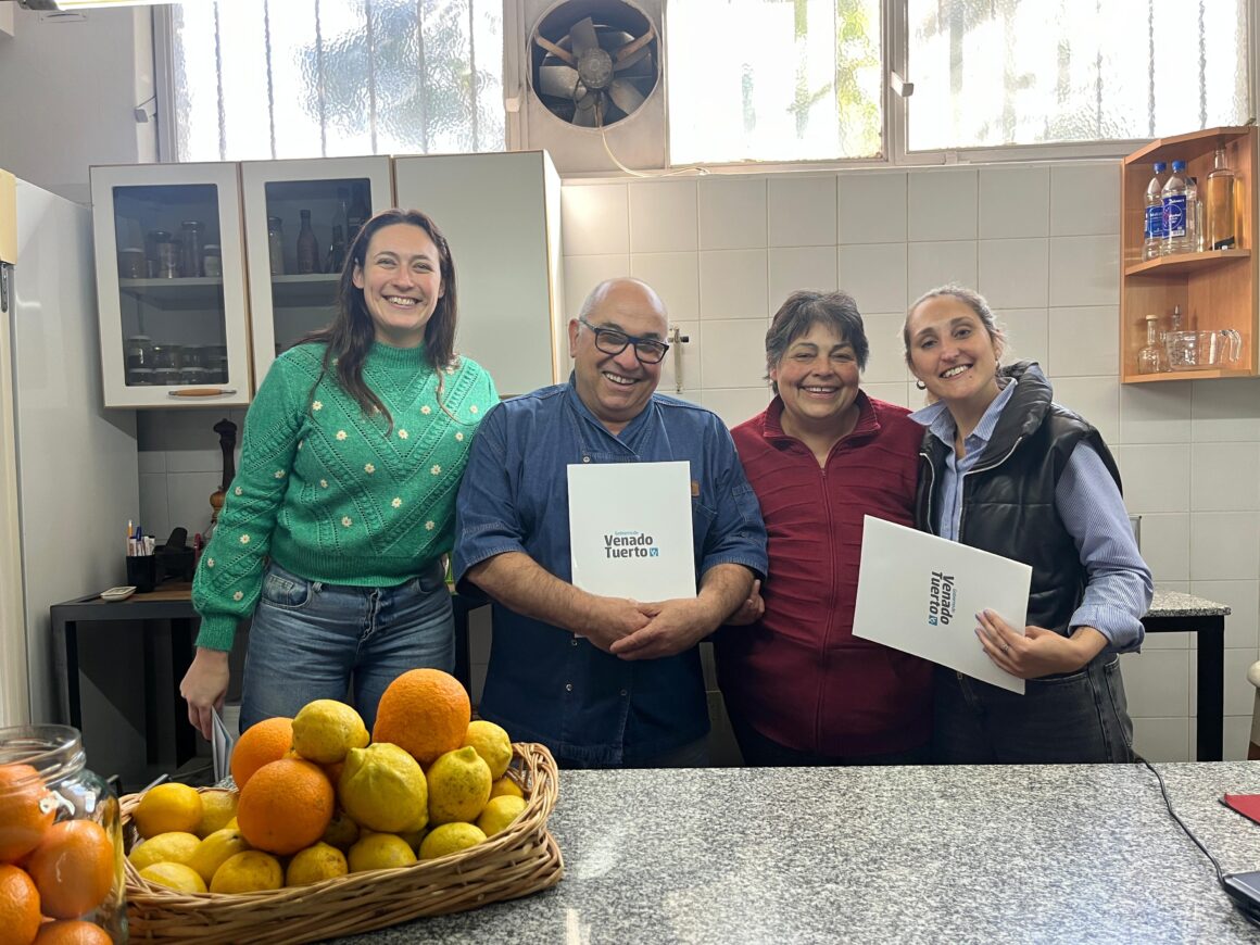 Emprendedores del Patio de Comidas se capacitaron en presentación de productos y estrategias para incrementar ventas