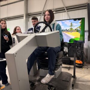 Los jóvenes se acercan a la producción: experiencia de estudiantes de distintos niveles en el Centro de Simuladores