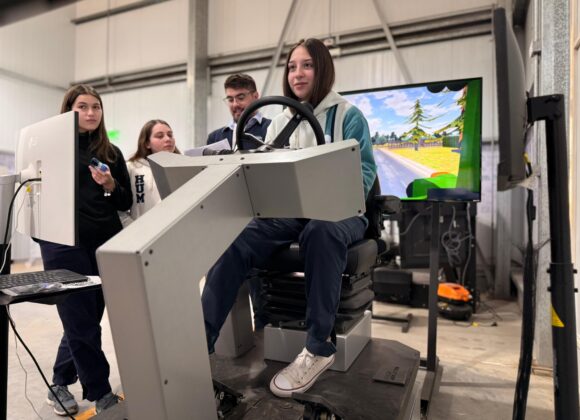 Los jóvenes se acercan a la producción: experiencia de estudiantes de distintos niveles en el Centro de Simuladores