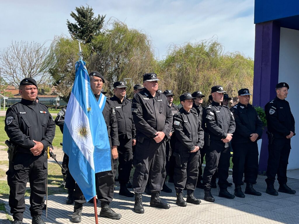 Recursos para prevenir el delito: Cococcioni y Chiarella encabezaron entrega de Pistolas Taser y Minibús