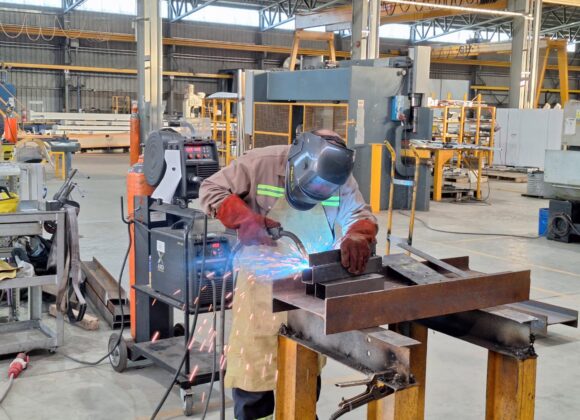 Más vecinos se capacitaron en soldadura inicial y avanzada, otra iniciativa del programa «Conecta Empleo»