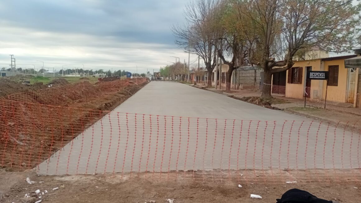 La ciudad suma una cuadra de pavimento en barrio Santa Fe