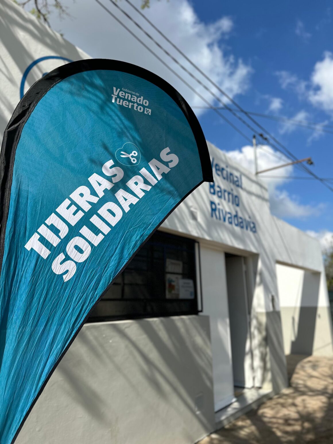 “Tijeras Solidarias” inició septiembre en la sede vecinal del barrio Rivadavia