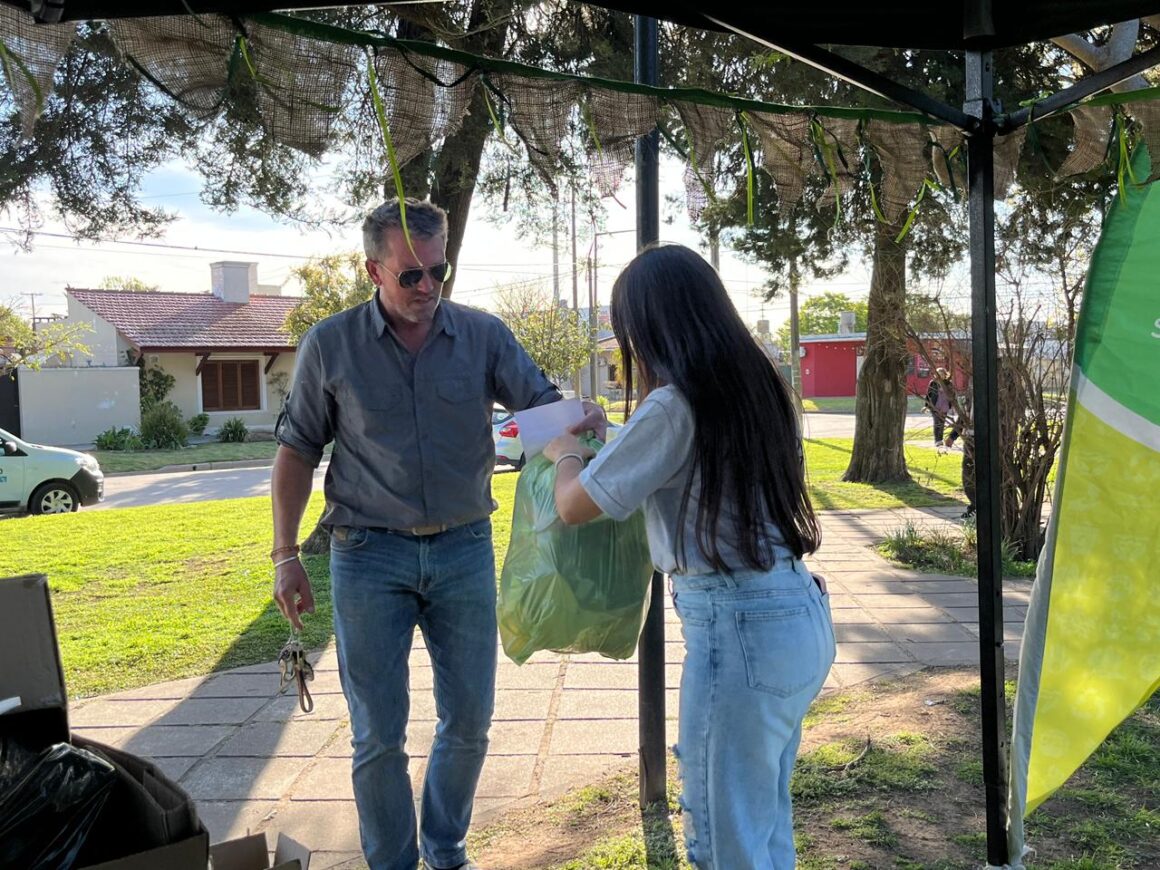 “Objetivo Cierre Basural”: vecinos del barrio Rivadavia se sumaron al canje de reciclables por Ecotachos