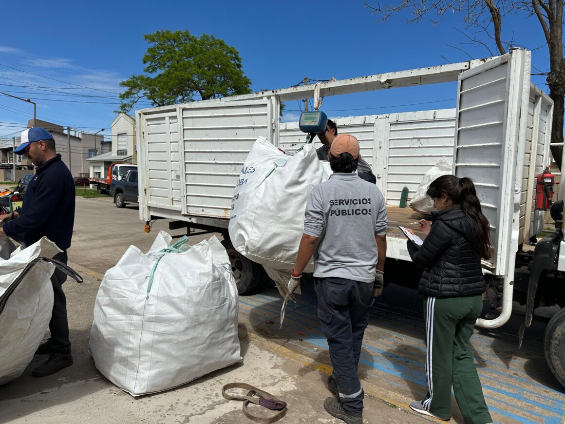 “Primavera Verde”: Escuelas de nivel secundario recolectaron 1300 kilos de botellas plásticas, con la Dante en primer lugar