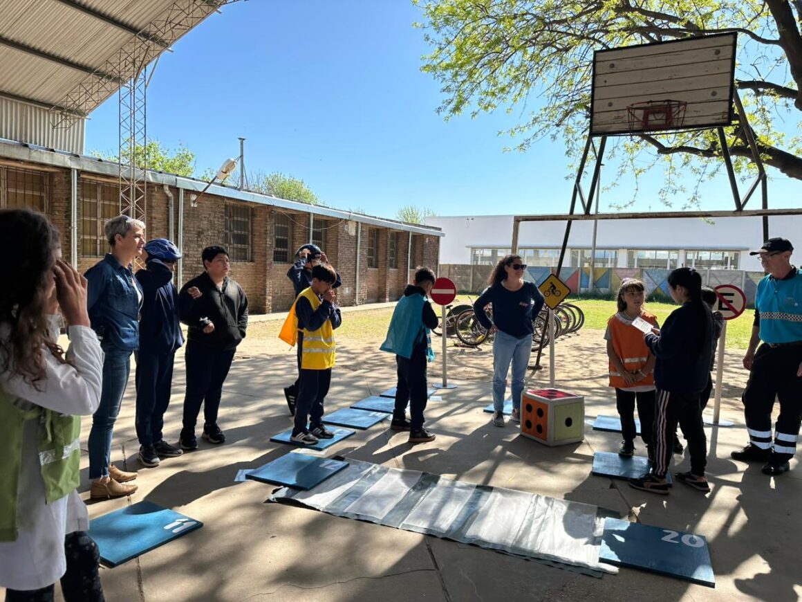 Educación y Seguridad: alumnos de la Escuela nº 1325 participaron del programa «Oca Vial»